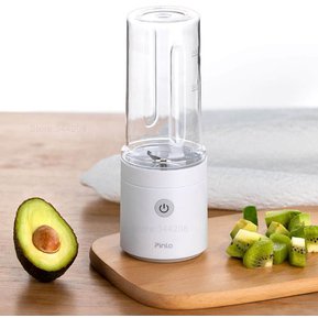 menyiapkan blender portable